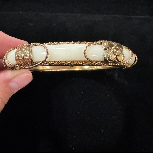 Floral Bangle Bracelet - Picture 2 of 8